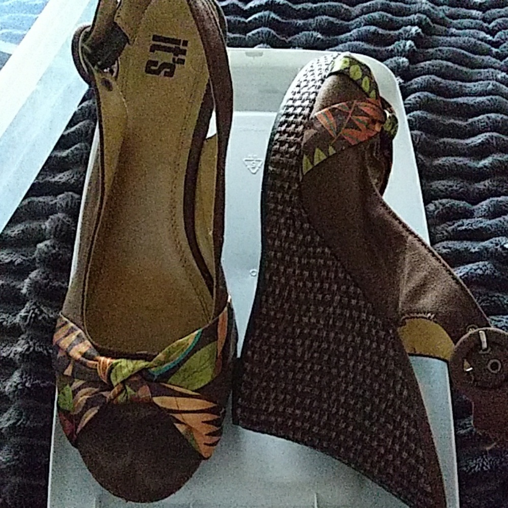Wedge peep toe heels - Picture 2 of 3